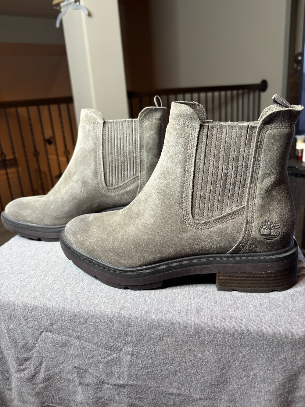 Timberland Gray Suede Brimfield Mid Chelsea Booties Sz 8 Mirror Fit Insole NWOT